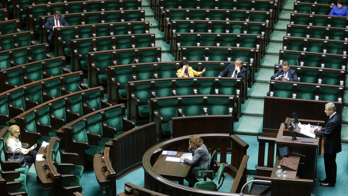 Sejm najprawdopodobniej przyjmie większość senackich poprawek do ustawy śmieciowej. Podczas czwartkowej debaty zarekomendowała to posłom sejmowa komisja, a z jej stanowiskiem zgodziły się największe kluby.