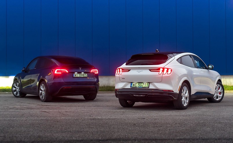 Tesla Model Y i Ford Mustang Mach-E