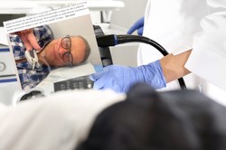 Marcin Meller przeszedł zabieg i wspomina ojca. "Może żyłby do dzisiaj, gdyby wcześniej się zbadał"