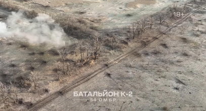 Koszmar wojny nagrany z drona. Wagnerowcy szturmują ukraiński okop, potem nadchodzi odsiecz