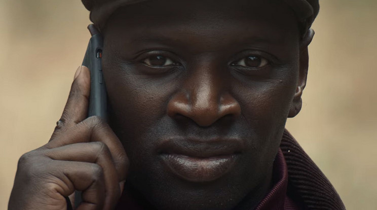Assane Diop (Omar Sy) hatalmas elszántsággal vetette magát fia elrablója után / Fotó: Netflix