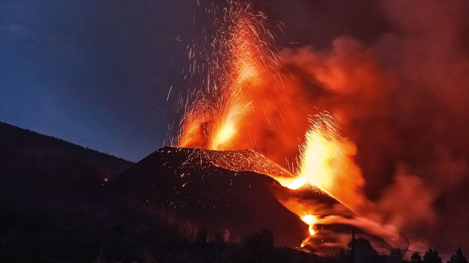 Erupcja Cumbre Vieja – w ciągu 2 mies. lawa zajęła ok. 10 km2.
