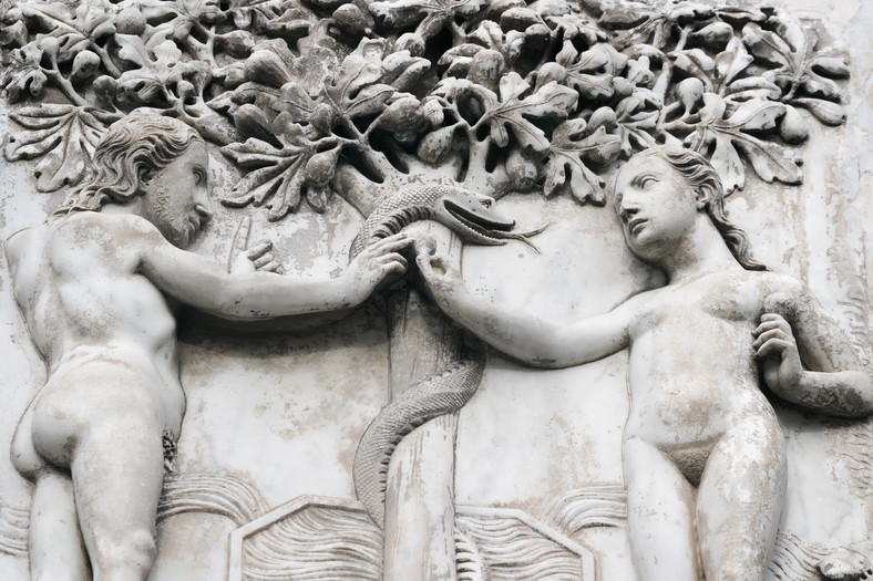 Scena kuszenia przez węża na katedrze w Orvieto, Włochy