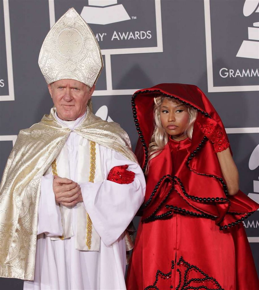 Nicki Minaj - Grammy 2012 - papież