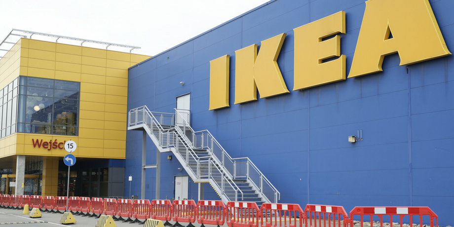  Wszystkie punkty odbioru zamówień Ikea pozostają otwarte - zarówno te zlokalizowane w sklepach sieci jak i poza nimi. 