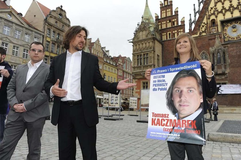 Agent Tomek uwiódł policjantów. Mandatu nie było. FOTO 