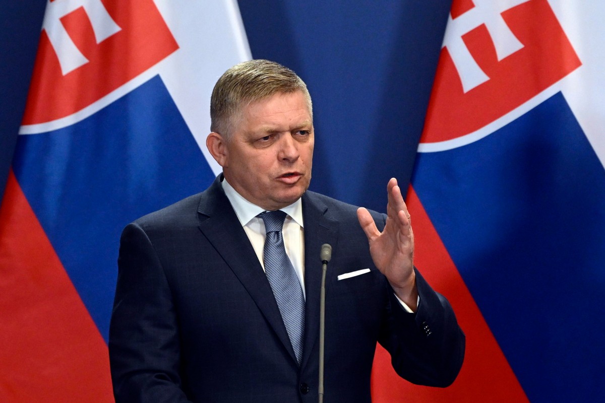 Slovakia's Prime Minister Robert Fico shot in Handlova