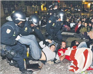 Hiszpanie jak Egipcjanie strajkują, by dostać pracę