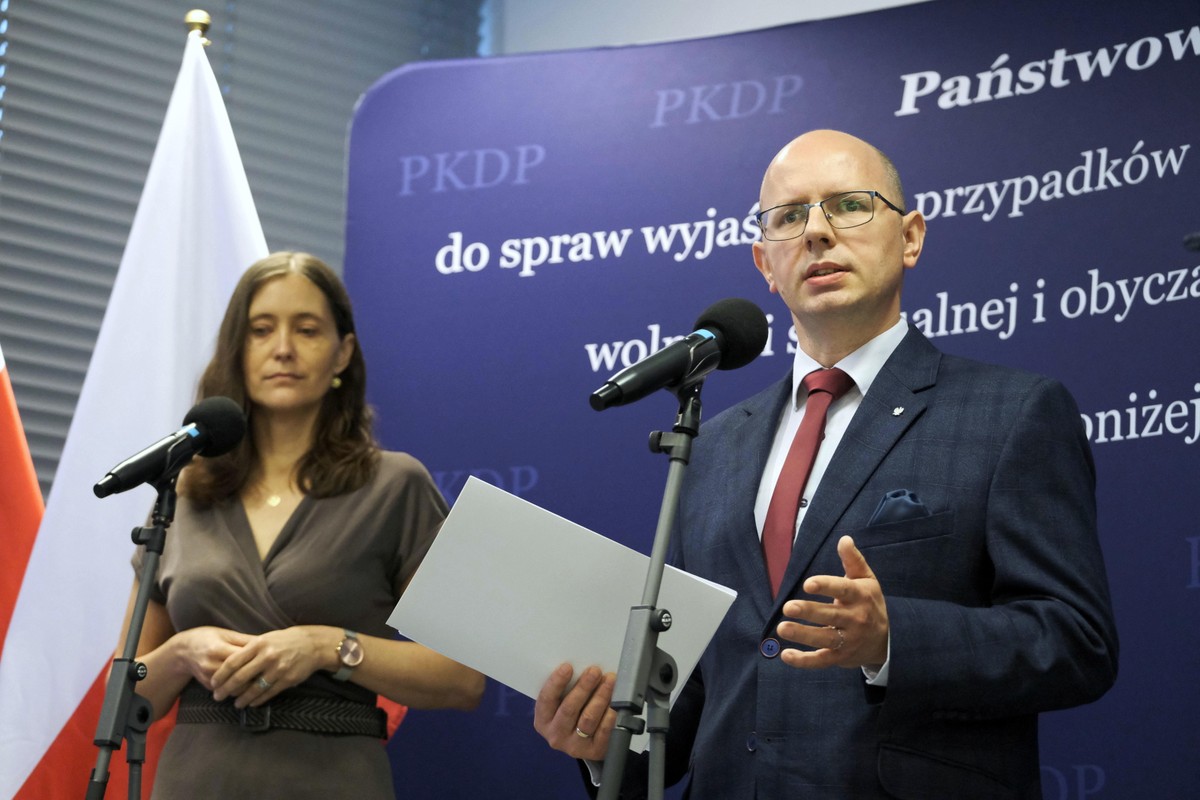 Przewodniczący komisji ds. pedofilii Błażej Kmieciak oraz wiceprzewodnicząca Hanna Elżanowska