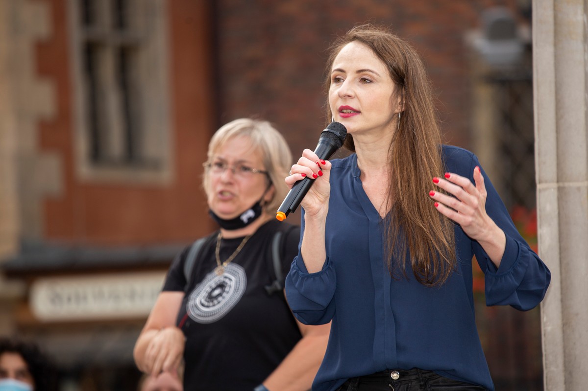 W poniedziałek posłanki Lewicy Magdalena Biejat, Agnieszka Dziemianowicz-Bąk (fot.) i Anna Maria Żukowska zaprosiły posłów innych partii na piątkowe spotkanie w sprawie rozwiązań po wyroku Trybunału Konstytucyjnego ws. aborcji.