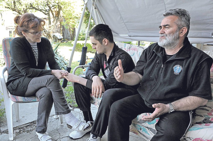 Majka Miroslava i otac Nebojša kraj sina Stefana