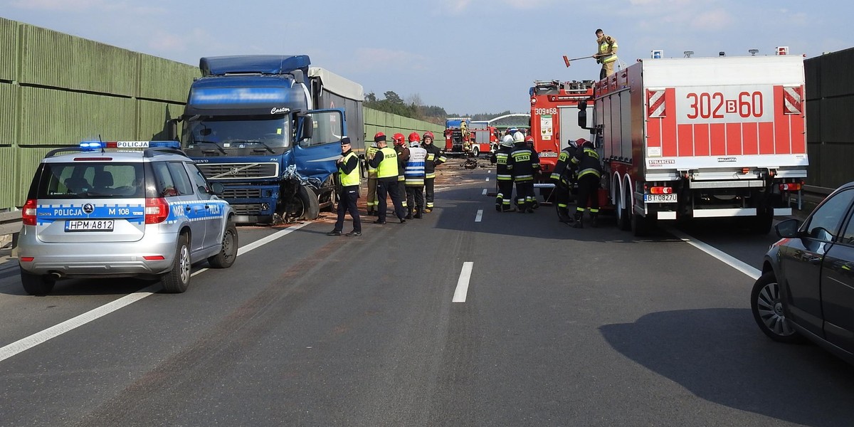 Tir wjechał w pracujących drogowców. Dwóch nie żyje