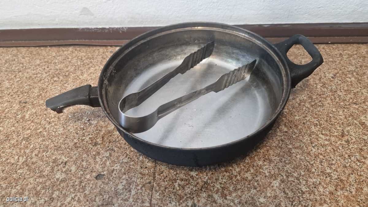 Złapali ptaka i ugotowali go żywcem