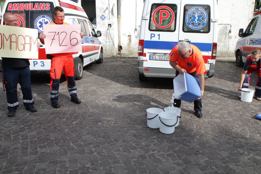 ice bucket challenge dyrektora pogotowia w Łodzi