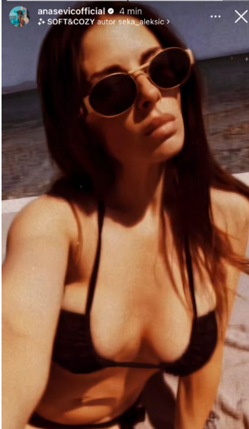 Ana Sević u kupaćem