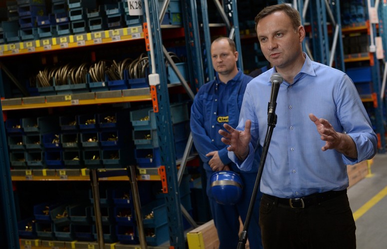 Andrzej Duda podczas wizyty w zakładzie ASmet w Regułach