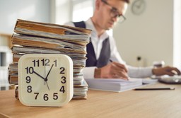 jak obliczyć wynagrodzenie za nadgodziny w 2026 – przykłady i kalkulat