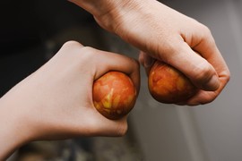 Hristos vaskrse! Da li se kaže “voistinu” ili “vaistinu vaskrse”:  Kako pravilno odgovoriti na čestitku za Uskrs