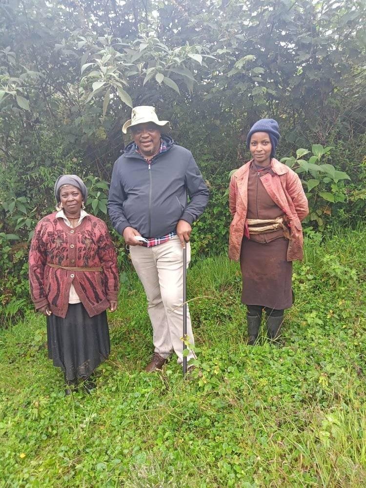 President Uhuru Kenyatta shares a moment with residents in Gatundu North