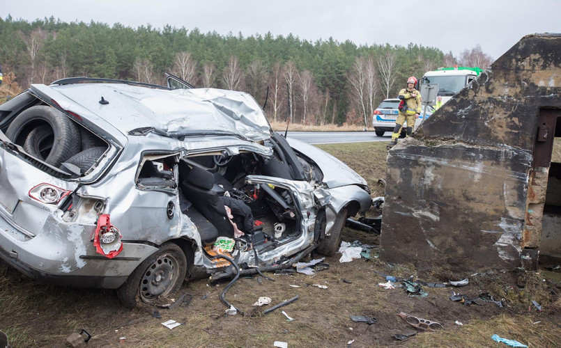 Tragiczny wypadek pod Piłą. Dwie osoby nie żyją