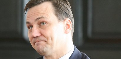 Jakie ciuchy minister Sikorski dostał od PO? Nie uwierzysz!