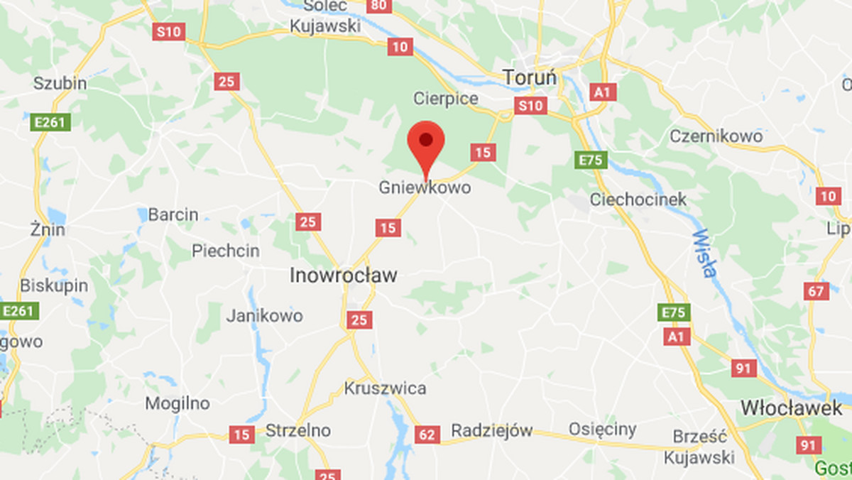 Ranny został kierowca ciężarówki przewożącej drewno, która przewróciła się na rondzie w ciągu dk 15 w Gniewkowie. Trasa jest zablokowana, policja wyznaczyła objazdy - poinformowali dyżurni oddziału GDDKiA w Bydgoszczy i Komendy Wojewódzkiej PSP w Toruniu.