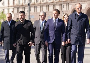 Donald Tusk, Volodimir Zelenski, Kir Starmer, Emanuel Makron, Olena Zelenska i Fridrih Merc jesu među 26 lidera koji su potpisali zajedničko saopštenje o Ukrajini