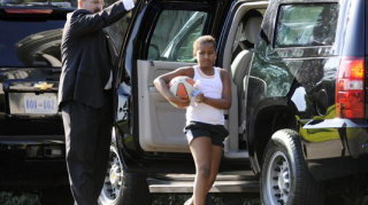 Testőrökkel jár kosarazni Obama lánya