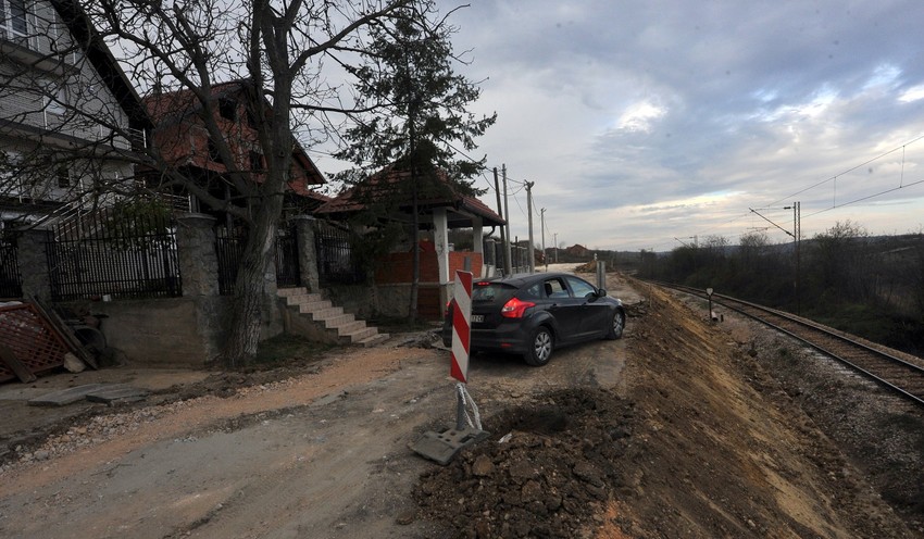 Sanira se klizište ispred Simonovićeve kuće