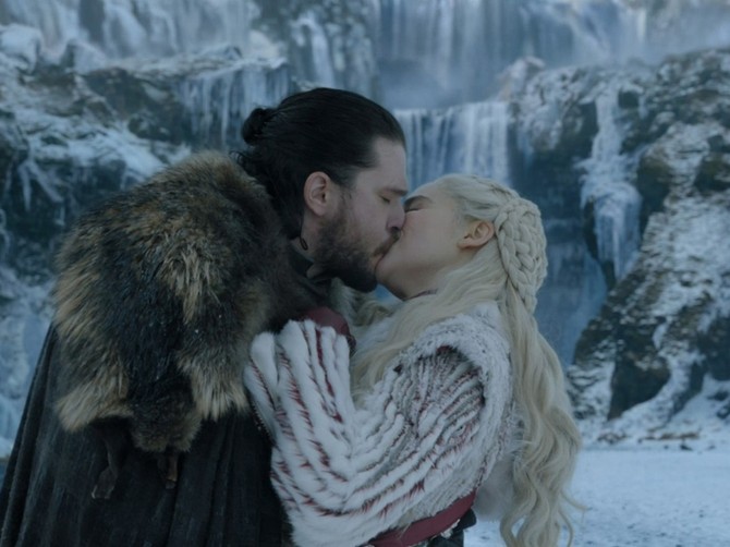 Emilija Klark i Kit Harington u seriji Igre prestola