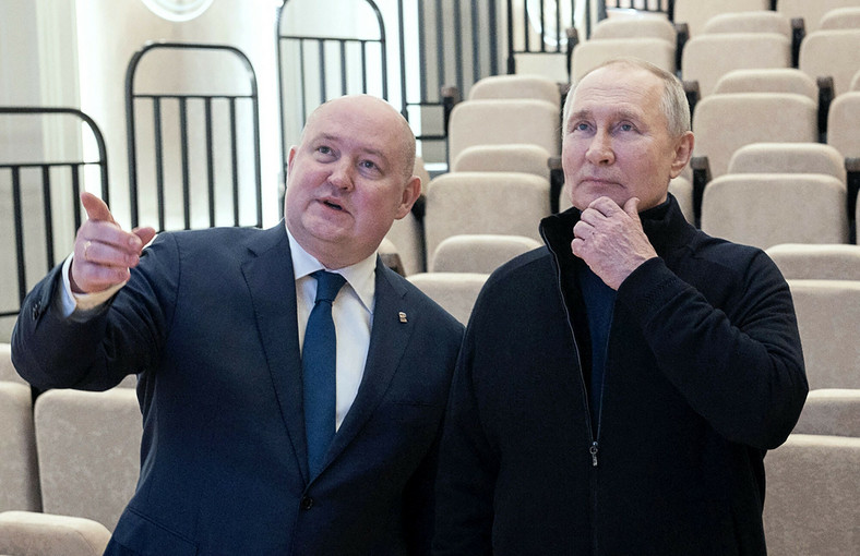 Gubernator Sewastopola Michaił Razwożajew i prezydent Rosji Władimir Putin