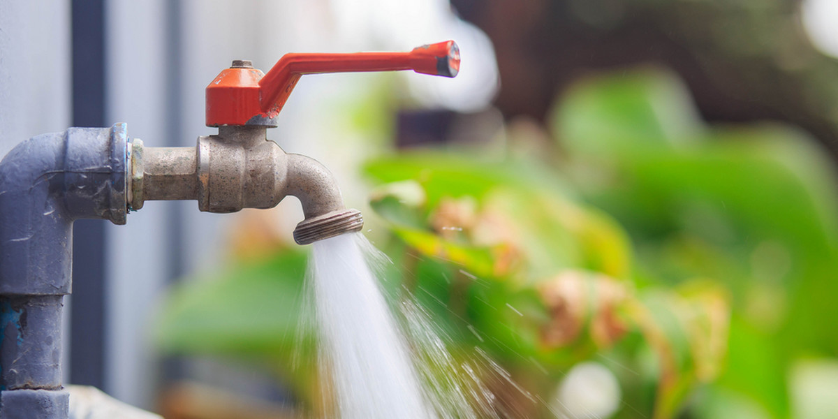 Pobieranie przez gminy opłat za przyłączenie do wodociągów lub kanalizacji jest niezgodne z prawem