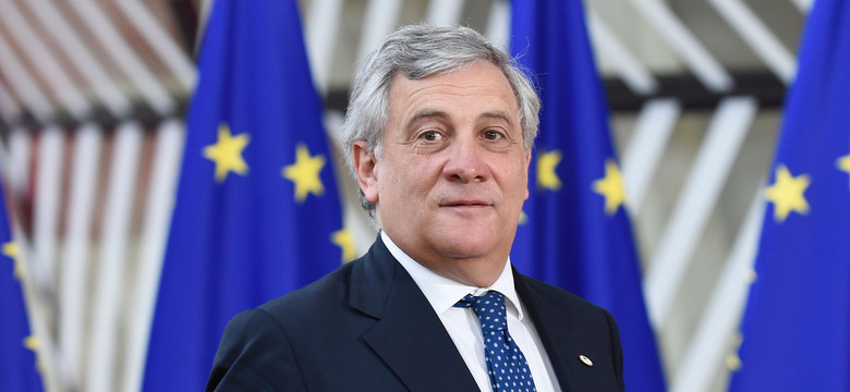 Szef PE Tajani: Europie grozi biblijna wędrówka ludów z Afryki