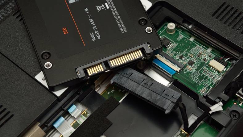  Jaki SSD do laptopa? Wskazujemy najlepsze modele SATA i PCI Express.