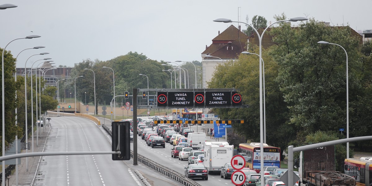 Woda zalała metro