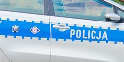 Zniszczyli 13 samochodów. Policjanci poszukują dwóch mężczyzn