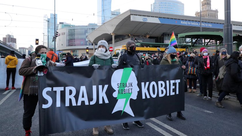 Manifestacja Strajku Kobiet w Dzień Kobiet w Warszawie