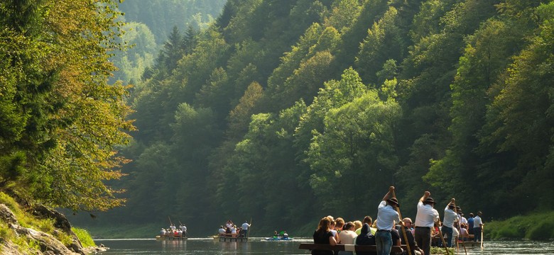 Widok na Tatry z tratwy. Sezon spływu przełomem Dunajca rozpoczęty [FOTO]