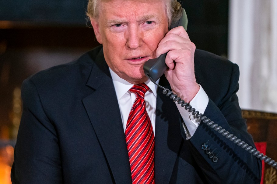 Prezydent USA Donald Trump rozmawiał z Xi Jinpingiem przez telefon