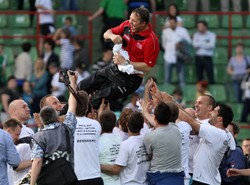 Trener piłkarzy Cracovii wylądował w szpitalu