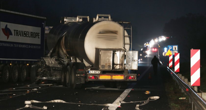 Wypadek pod Zieloną Górą. Zderzyły się dwie ciężarówki