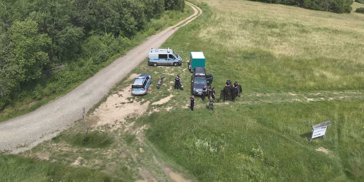 Policjanci i leśnicy udzielili pomocy porażonemu piorunem seniorowi