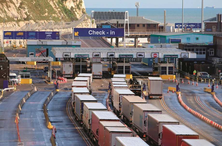 Brytyjski rząd określa obecne utrudnienia związane z brexitem jako „teething problems”, czyli początkowe trudności. Narracja jest taka, że w końcu wszyscy się przyzwyczają. Trudno jednak przyzwyczaić się do strat