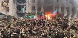 Film z czeczeńskiej "wiktorii" w Mariupolu. Zgliszcza i uzbrojeni brodacze wznoszący ten okrzyk