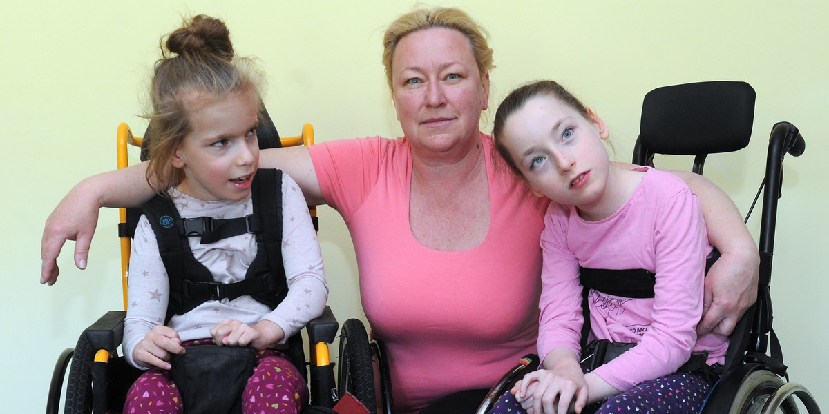 Dzielna mama i jej córeczki przyjechały do Polski z Lwowa. W tej chwili toczą walkę nie tylko o życie swojej rodziny, ale i sprawność niepełnosprawnych córeczek.