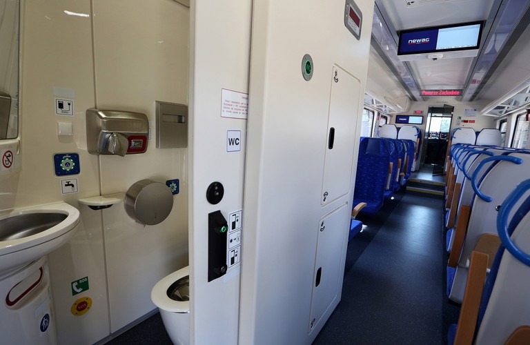 Grupa kapitałowa Newag zajmuje się produkcją, modernizacją oraz naprawami taboru kolejowego i szynowego. W zakładach spółki w Nowym Sączu prowadzone są prace w segmencie elektrycznych zespołów trakcyjnych, wagonów osobowych i lokomotyw spalinowych. <br><br> (zuz) PAP/Marcin Bielecki