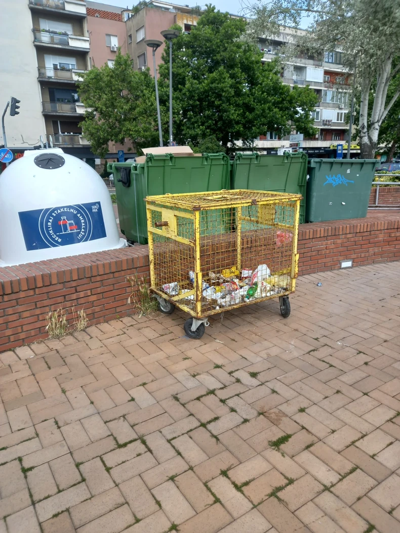 Kavez za pet ambalažu, kontejneri i reciklažno zvono