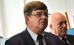 Poseł PiS stracił żonę przez Covid-19. "Lepiej się zaszczepić, niż przeżyć to co ja"