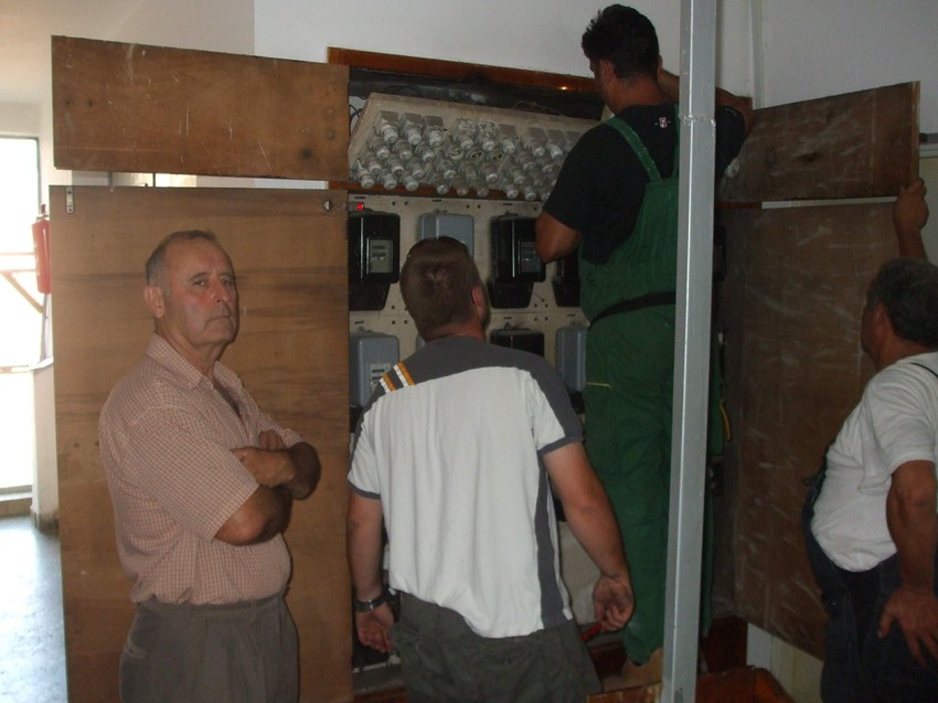 Stručnjaci „Elektrodistribucije“ traže grešku na brojilu koje se neprestano vrti