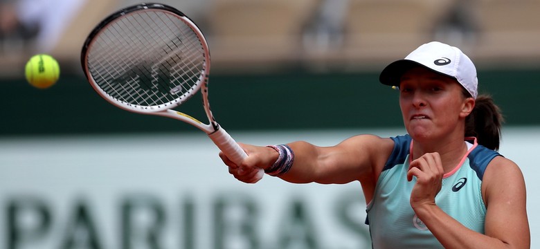 Ciężary Świątek w 3. rundzie French Open. Kovinic postawiła trudne warunki